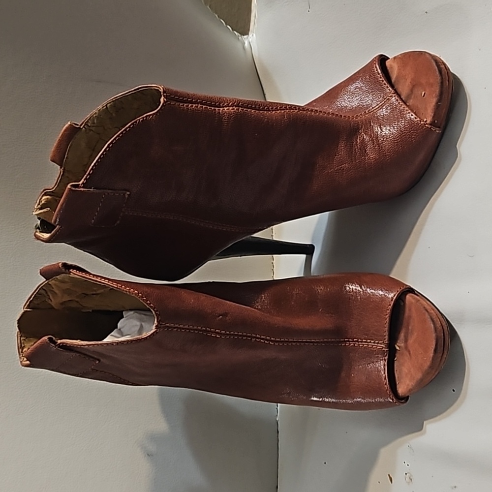 Shoes - Picture 2 of 6